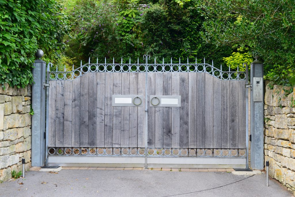 Depositphotos_104001332 gate repair
