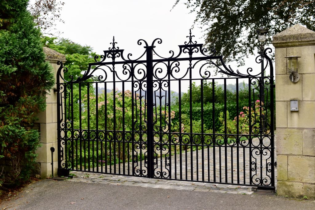 Depositphotos_219980304 gate repair